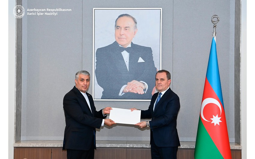 Ceyhun Bayramov İranın yeni səfirinin etimadnaməsinin surətini qəbul edib<font color=red> - FOTOLAR</font>