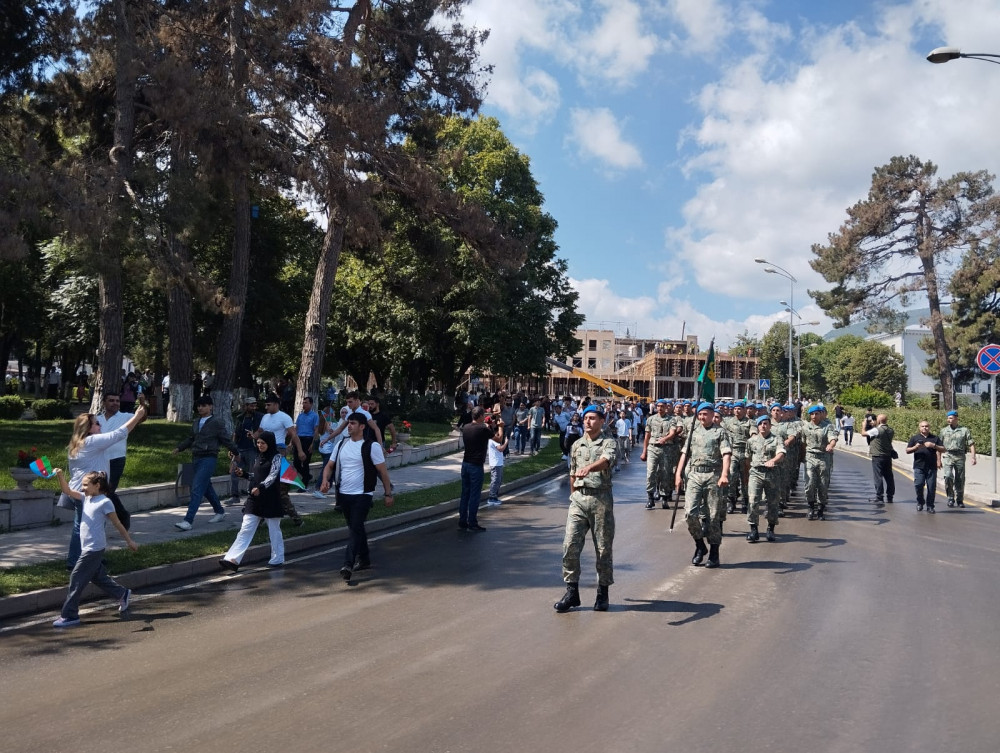 Xankəndidə Silahlı Qüvvələr Günü münasibətilə hərbçilərin yürüşü keçirilib<font color=red> - FOTOLAR</font>