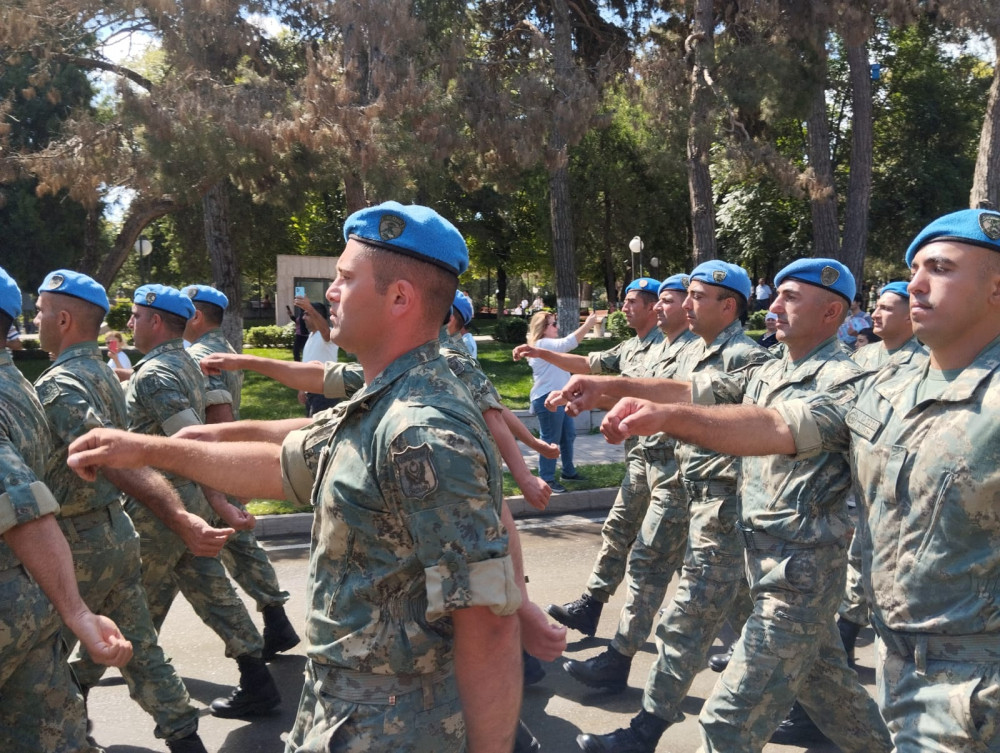 Xankəndidə Silahlı Qüvvələr Günü münasibətilə hərbçilərin yürüşü keçirilib<font color=red> - FOTOLAR</font>