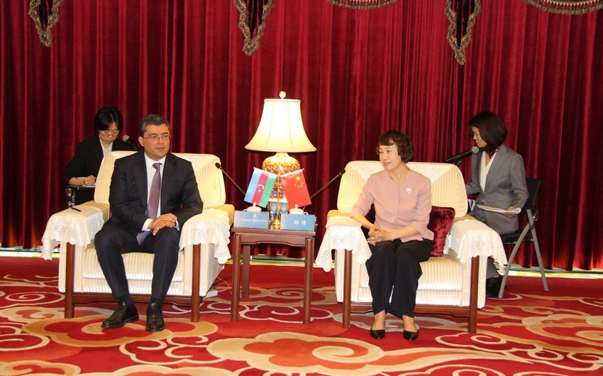 Azərbaycan nümayəndə heyəti Çin Media Qrupda və Çin Kommunikasiya Universitetində olub<font color=red> - FOTOLAR</font>