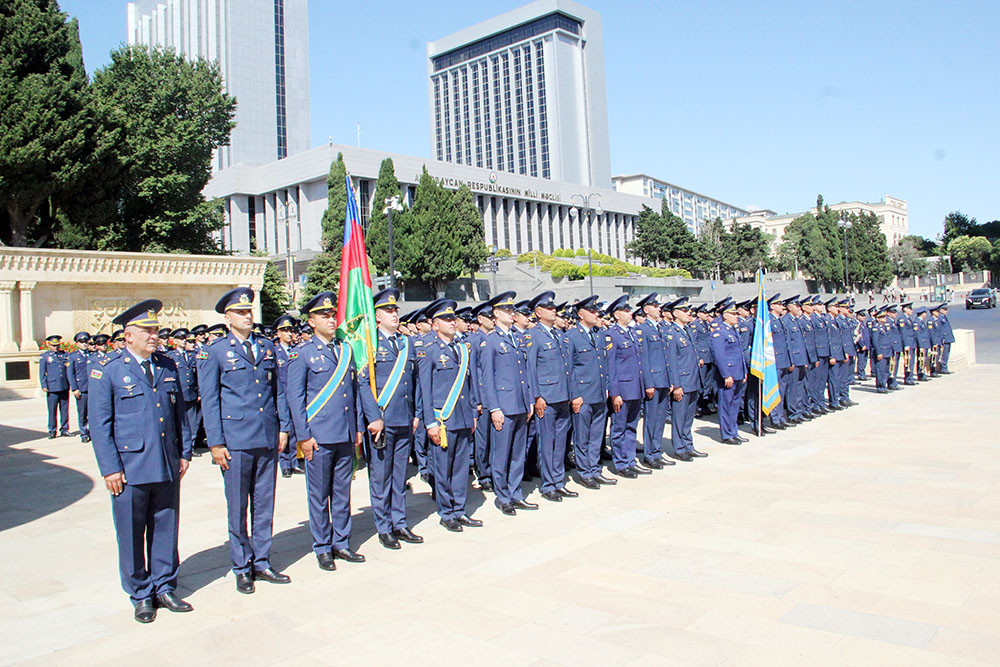 Silahlı Qüvvələr Günündə hərbi orkestrlərin müşayiəti ilə yürüşlər keçirilib<font color=red> - FOTOLAR</font>