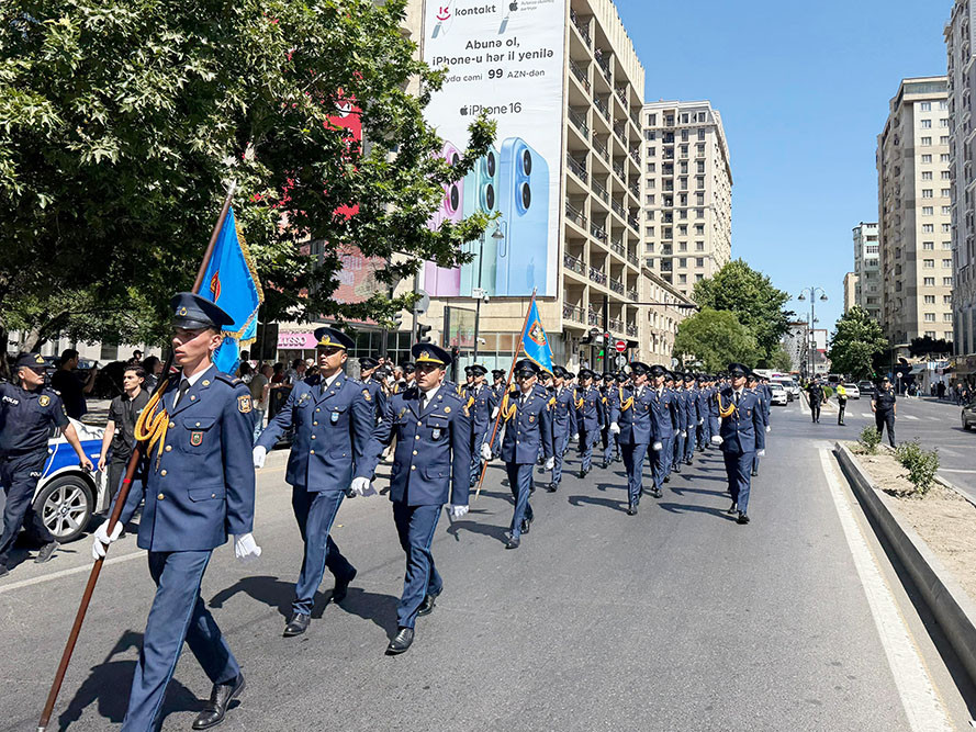 Silahlı Qüvvələr Günündə hərbi orkestrlərin müşayiəti ilə yürüşlər keçirilib<font color=red> - FOTOLAR</font>
