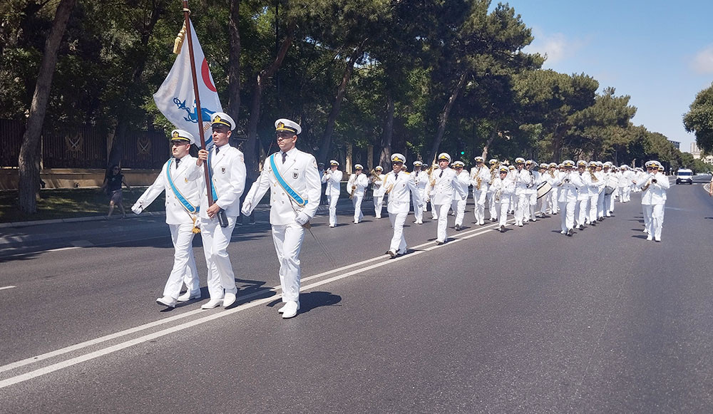 Silahlı Qüvvələr Günündə hərbi orkestrlərin müşayiəti ilə yürüşlər keçirilib<font color=red> - FOTOLAR</font>