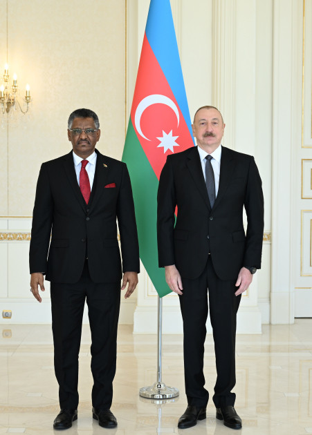 Prezident İlham Əliyev Sudanın ölkəmizdə yeni təyin olunmuş səfirinin etimadnaməsini qəbul edib<font color=red> - FOTOLAR</font>