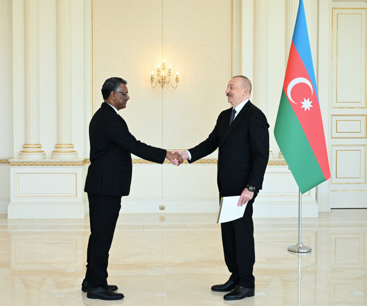 Prezident İlham Əliyev Sudanın ölkəmizdə yeni təyin olunmuş səfirinin etimadnaməsini qəbul edib<font color=red> - FOTOLAR</font>