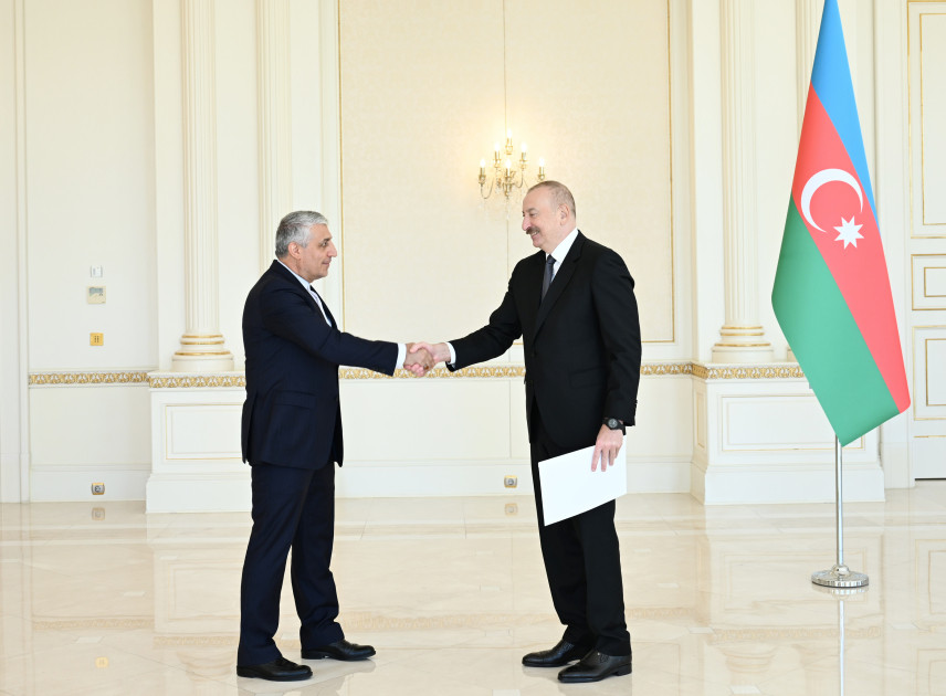Prezident İlham Əliyev İranın Azərbaycanda yeni təyin olunmuş səfirinin etimadnaməsini qəbul edib<font color=red> - FOTOLAR</font>