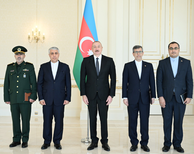 Prezident İlham Əliyev İranın Azərbaycanda yeni təyin olunmuş səfirinin etimadnaməsini qəbul edib<font color=red> - FOTOLAR</font>