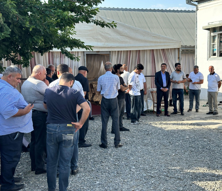 Yekaterinburqda qətlə yetirilən qardaşların cənazəsi dəfn üçün Ağcabədiyə gətirilib<font color=red> - FOTOLAR</font>