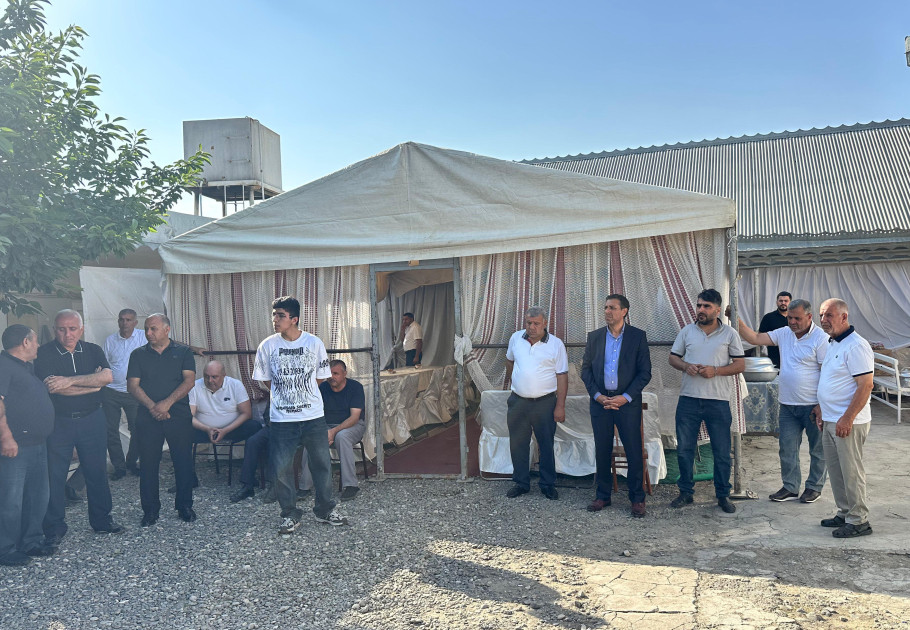 Yekaterinburqda qətlə yetirilən qardaşların cənazəsi dəfn üçün Ağcabədiyə gətirilib<font color=red> - FOTOLAR</font>