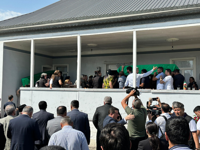 Ziyəddin və Hüseyn Səfərov qardaşları ilə vida mərasimi keçirilib<font color='red'> - YENİLƏNİB</font><font color=red> - FOTOLAR</font>