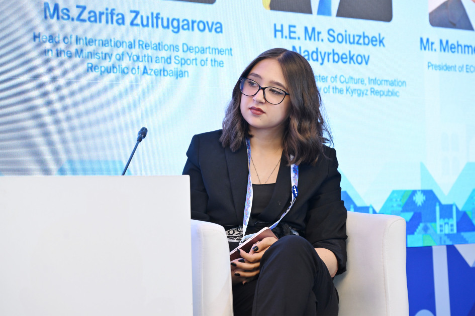 Ağdamda "Yüksəksəviyyəli perspektivlər: Regional inkişafda gənclərin rolu" mövzusunda plenar panel keçirilib<font color=red> - FOTOLAR</font>