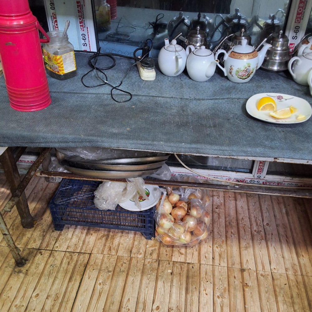 Babək şəhərində ötən günlərdən qalmış dönəri təkrar emaldan sonra satan kafe aşkarlanıb<font color=red> - FOTOLAR</font>