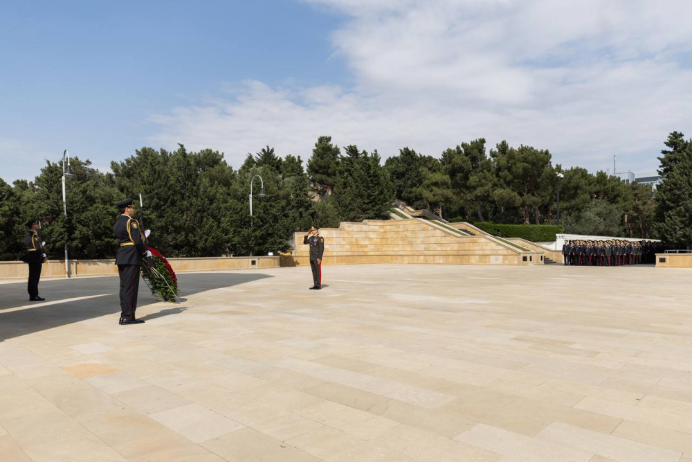 DİN rəhbərliyi Heydər Əliyevin məzarını ziyarət edib<font color=red> - FOTOLAR</font>