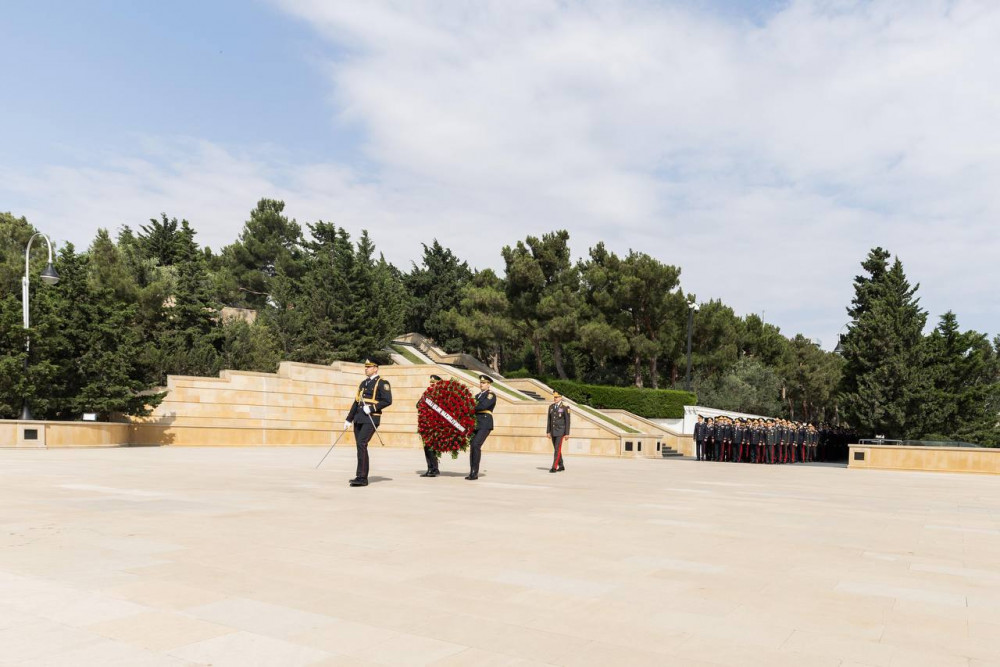 DİN rəhbərliyi Heydər Əliyevin məzarını ziyarət edib<font color=red> - FOTOLAR</font>