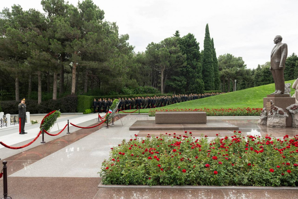 DİN rəhbərliyi Heydər Əliyevin məzarını ziyarət edib<font color=red> - FOTOLAR</font>