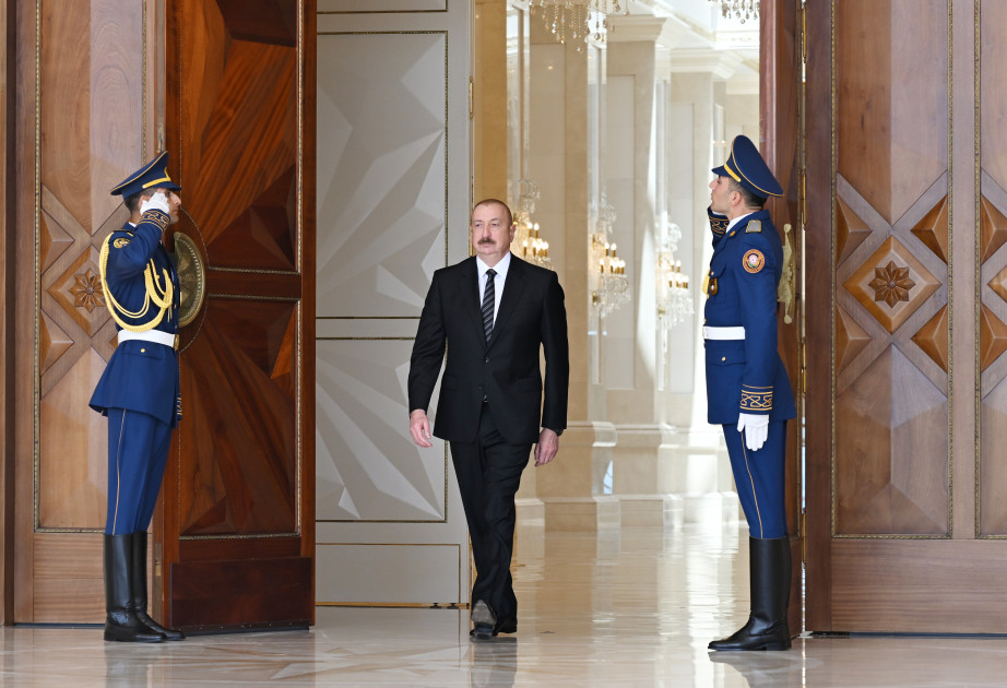 Özbəkistan Prezidenti Şavkat Mirziyoyevin rəsmi qarşılanma mərasimi olub<font color=red> - FOTOLAR</font>