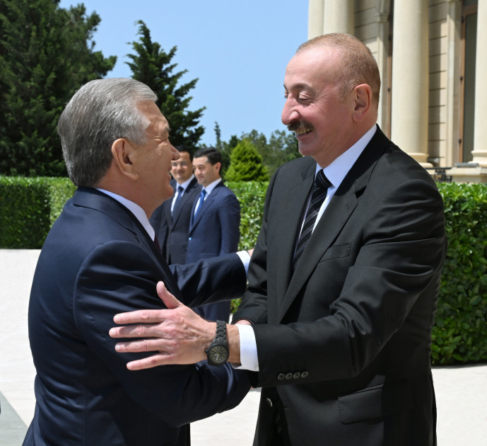 Özbəkistan Prezidenti Şavkat Mirziyoyevin rəsmi qarşılanma mərasimi olub<font color=red> - FOTOLAR</font>
