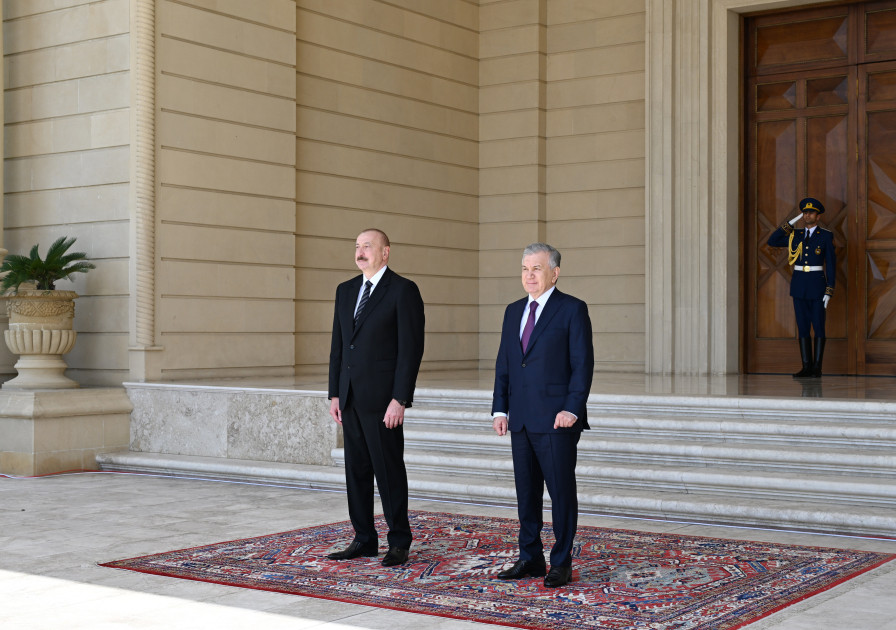 Özbəkistan Prezidenti Şavkat Mirziyoyevin rəsmi qarşılanma mərasimi olub<font color=red> - FOTOLAR</font>