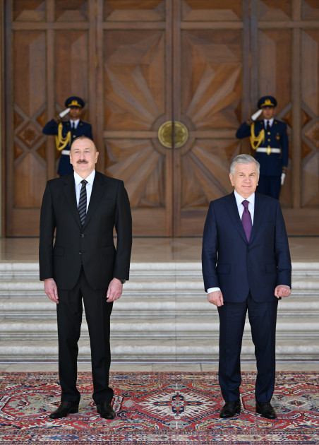 Özbəkistan Prezidenti Şavkat Mirziyoyevin rəsmi qarşılanma mərasimi olub<font color=red> - FOTOLAR</font>