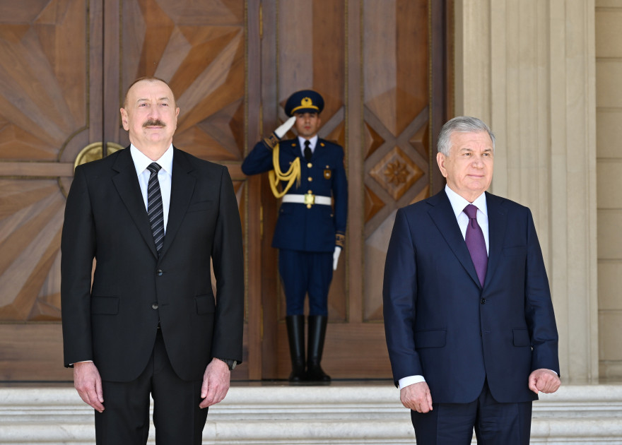 Özbəkistan Prezidenti Şavkat Mirziyoyevin rəsmi qarşılanma mərasimi olub<font color=red> - FOTOLAR</font>