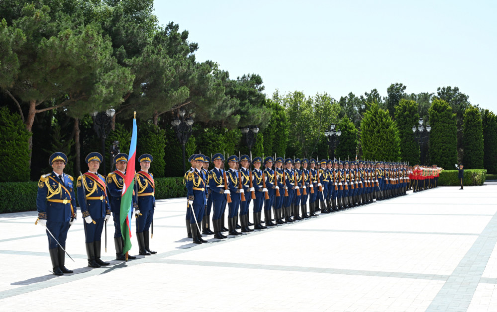 Özbəkistan Prezidenti Şavkat Mirziyoyevin rəsmi qarşılanma mərasimi olub<font color=red> - FOTOLAR</font>