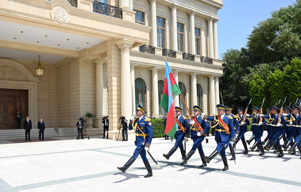 Özbəkistan Prezidenti Şavkat Mirziyoyevin rəsmi qarşılanma mərasimi olub<font color=red> - FOTOLAR</font>