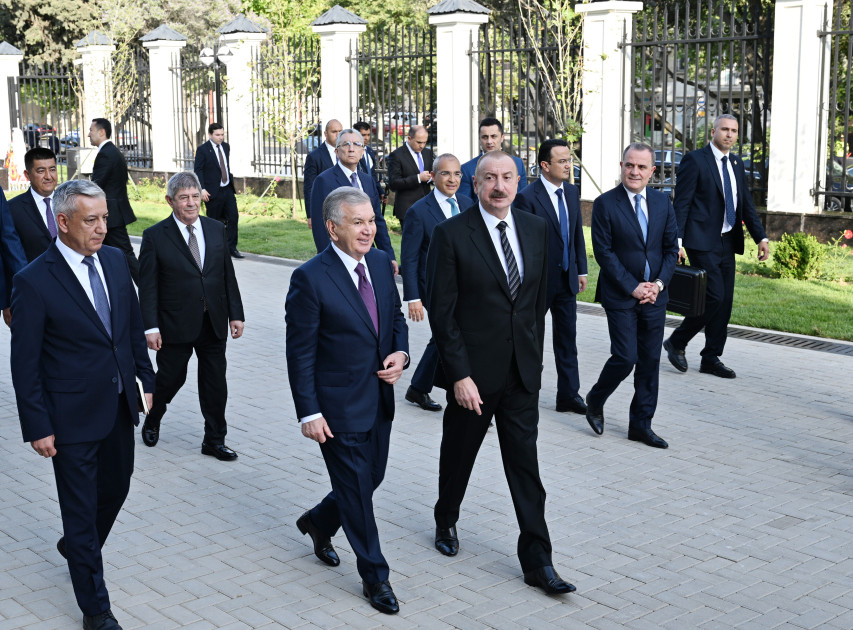 Prezidentlər İlham Əliyev və Şavkat Mirziyoyev Özbəkistanın Azərbaycandakı səfirliyinin yeni binasının açılışında iştirak ediblər <font color=red> - FOTOLAR</font>