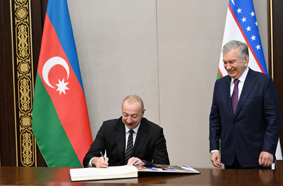 Prezidentlər İlham Əliyev və Şavkat Mirziyoyev Özbəkistanın Azərbaycandakı səfirliyinin yeni binasının açılışında iştirak ediblər <font color=red> - FOTOLAR</font>