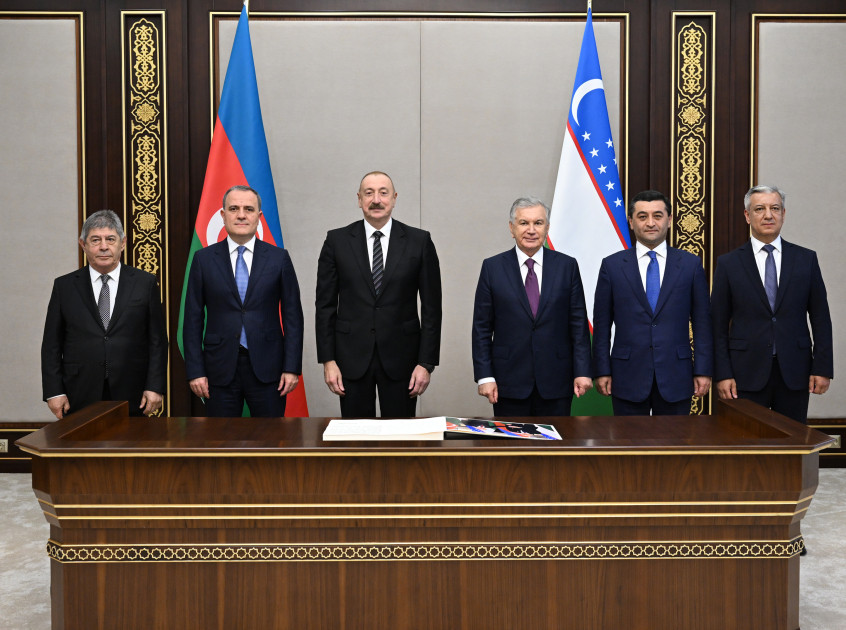 Prezidentlər İlham Əliyev və Şavkat Mirziyoyev Özbəkistanın Azərbaycandakı səfirliyinin yeni binasının açılışında iştirak ediblər <font color=red> - FOTOLAR</font>
