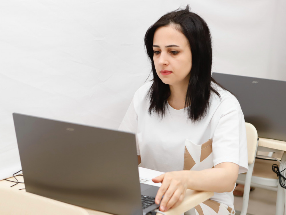 Bu gündən Naxçıvanda ölkə üzrə mərkəzləşmiş qaydada müəllimlərin işə qəbul müsabiqəsinə start verilib<font color=red> - FOTOLAR</font>