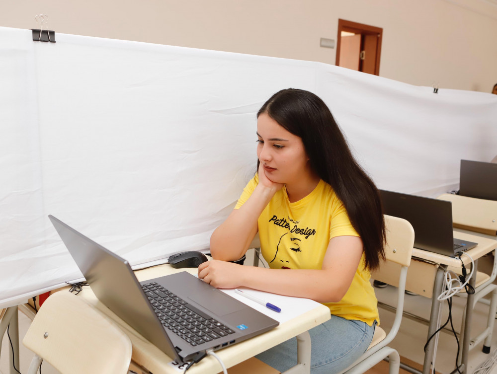 Bu gündən Naxçıvanda ölkə üzrə mərkəzləşmiş qaydada müəllimlərin işə qəbul müsabiqəsinə start verilib<font color=red> - FOTOLAR</font>