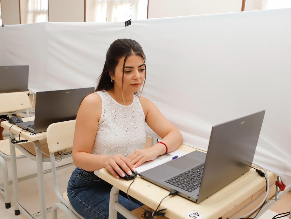 Bu gündən Naxçıvanda ölkə üzrə mərkəzləşmiş qaydada müəllimlərin işə qəbul müsabiqəsinə start verilib<font color=red> - FOTOLAR</font>