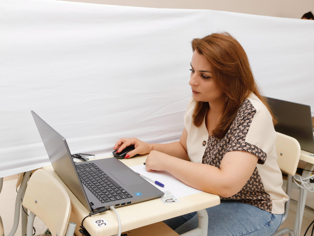 Bu gündən Naxçıvanda ölkə üzrə mərkəzləşmiş qaydada müəllimlərin işə qəbul müsabiqəsinə start verilib<font color=red> - FOTOLAR</font>