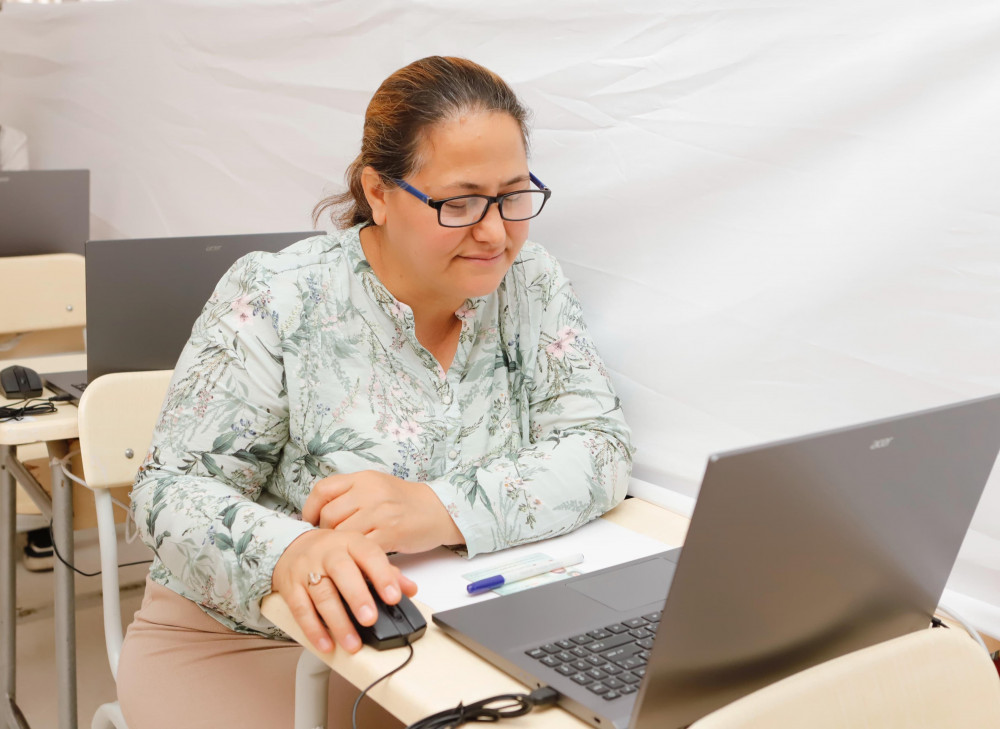 Bu gündən Naxçıvanda ölkə üzrə mərkəzləşmiş qaydada müəllimlərin işə qəbul müsabiqəsinə start verilib<font color=red> - FOTOLAR</font>