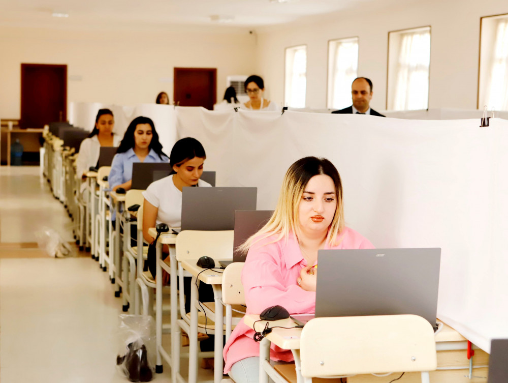 Bu gündən Naxçıvanda ölkə üzrə mərkəzləşmiş qaydada müəllimlərin işə qəbul müsabiqəsinə start verilib<font color=red> - FOTOLAR</font>