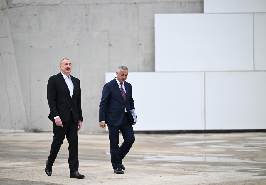 Prezident İlham Əliyev Xankəndidə Zəfər parkında görülən tikinti işləri ilə tanış olub<font color=red> - FOTOLAR</font>