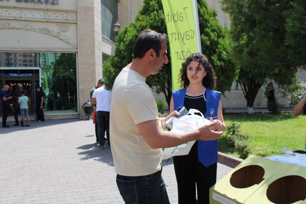 “Polietilen torbaları gətir, ekoçantanı götür!” aksiyası keçirilib<font color=red> - FOTOLAR</font>