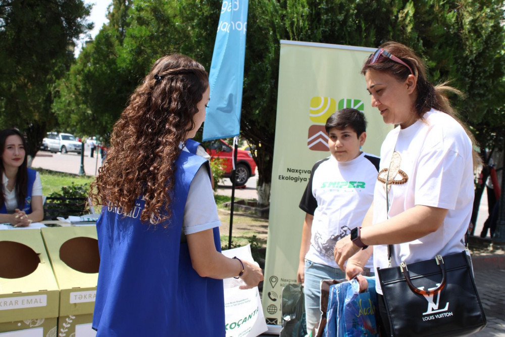 “Polietilen torbaları gətir, ekoçantanı götür!” aksiyası keçirilib<font color=red> - FOTOLAR</font>