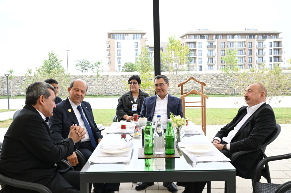 ECO-nun 17-ci Zirvə görüşünün iştirakçıları Ağdamdakı “İmarət” Kompleksində Qarabağ atlarının “Zəfər” şousunu izləyiblər<font color=red> - FOTOLAR</font>