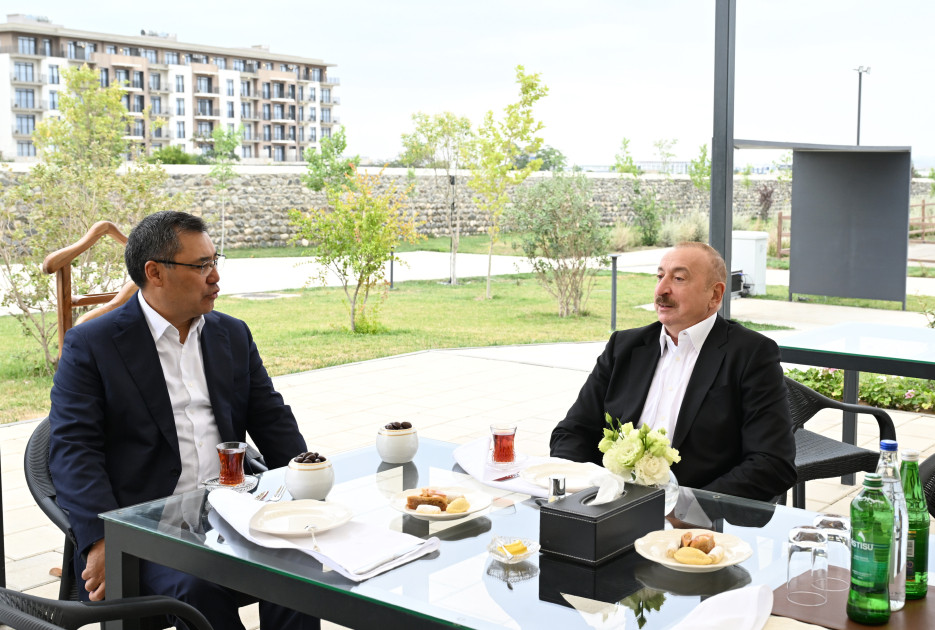 ECO-nun 17-ci Zirvə görüşünün iştirakçıları Ağdamdakı “İmarət” Kompleksində Qarabağ atlarının “Zəfər” şousunu izləyiblər<font color=red> - FOTOLAR</font>