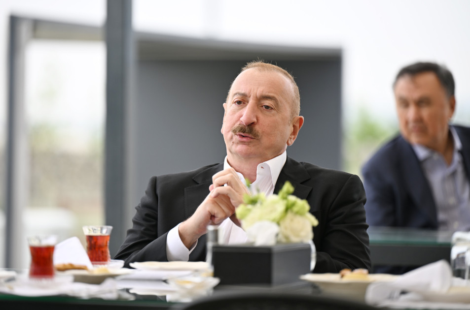 ECO-nun 17-ci Zirvə görüşünün iştirakçıları Ağdamdakı “İmarət” Kompleksində Qarabağ atlarının “Zəfər” şousunu izləyiblər<font color=red> - FOTOLAR</font>