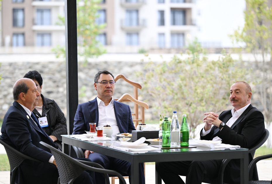 ECO-nun 17-ci Zirvə görüşünün iştirakçıları Ağdamdakı “İmarət” Kompleksində Qarabağ atlarının “Zəfər” şousunu izləyiblər<font color=red> - FOTOLAR</font>