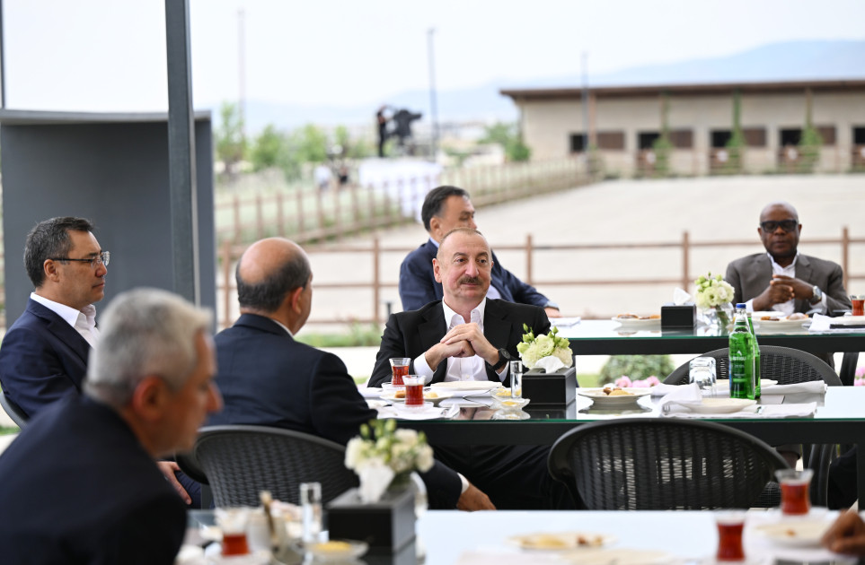 ECO-nun 17-ci Zirvə görüşünün iştirakçıları Ağdamdakı “İmarət” Kompleksində Qarabağ atlarının “Zəfər” şousunu izləyiblər<font color=red> - FOTOLAR</font>