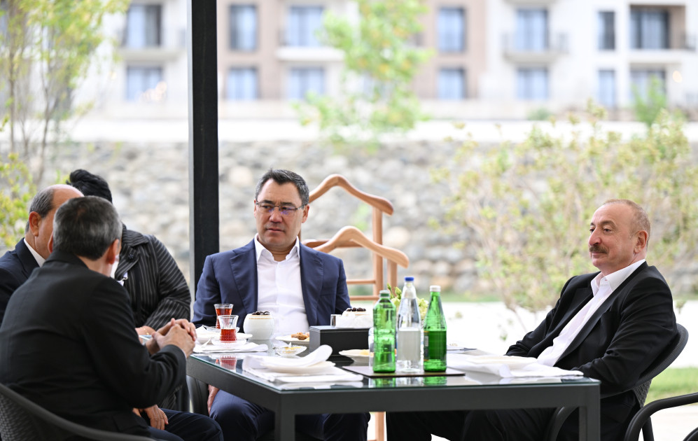 ECO-nun 17-ci Zirvə görüşünün iştirakçıları Ağdamdakı “İmarət” Kompleksində Qarabağ atlarının “Zəfər” şousunu izləyiblər<font color=red> - FOTOLAR</font>