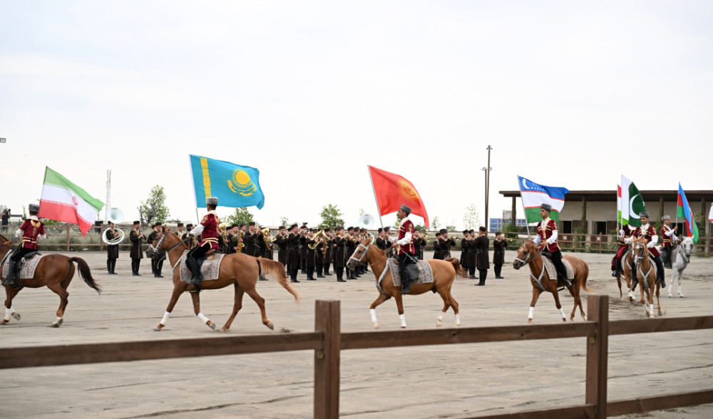 ECO-nun 17-ci Zirvə görüşünün iştirakçıları Ağdamdakı “İmarət” Kompleksində Qarabağ atlarının “Zəfər” şousunu izləyiblər<font color=red> - FOTOLAR</font>