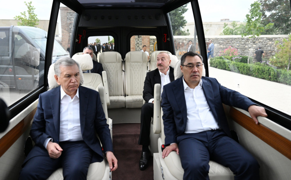 ECO-nun 17-ci Zirvə görüşünün iştirakçıları Ağdamdakı “İmarət” Kompleksində Qarabağ atlarının “Zəfər” şousunu izləyiblər<font color=red> - FOTOLAR</font>