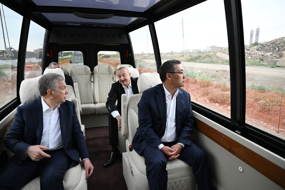 ECO-nun 17-ci Zirvə görüşünün iştirakçıları Ağdamdakı “İmarət” Kompleksində Qarabağ atlarının “Zəfər” şousunu izləyiblər<font color=red> - FOTOLAR</font>