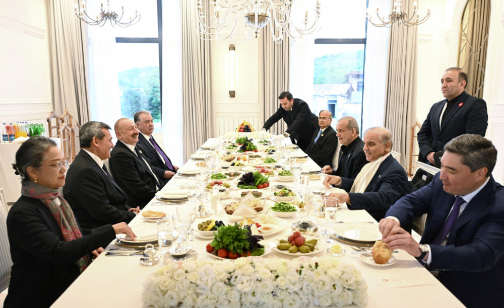 Şuşada Prezident İlham Əliyevin adından İqtisadi Əməkdaşlıq Təşkilatının 17-ci Zirvə görüşünün iştirakçılarının şərəfinə rəsmi nahar verilib<font color=red> - FOTOLAR</font>