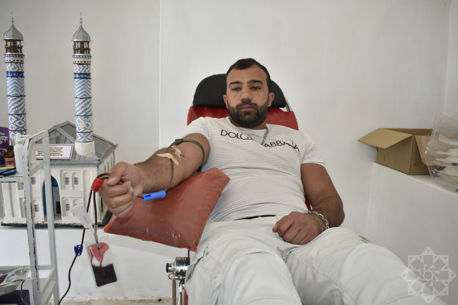 Aşura günü ilə əlaqədar Ağdam Cümə məscidində ilk dəfə olaraq qanvermə aksiyası keçirilib<font color=red> - FOTOLAR</font>