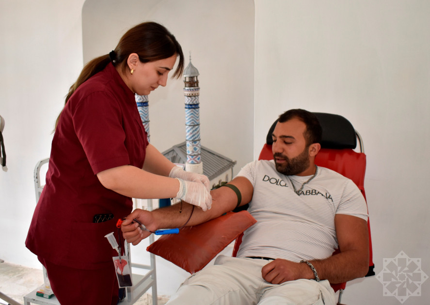 Aşura günü ilə əlaqədar Ağdam Cümə məscidində ilk dəfə olaraq qanvermə aksiyası keçirilib<font color=red> - FOTOLAR</font>